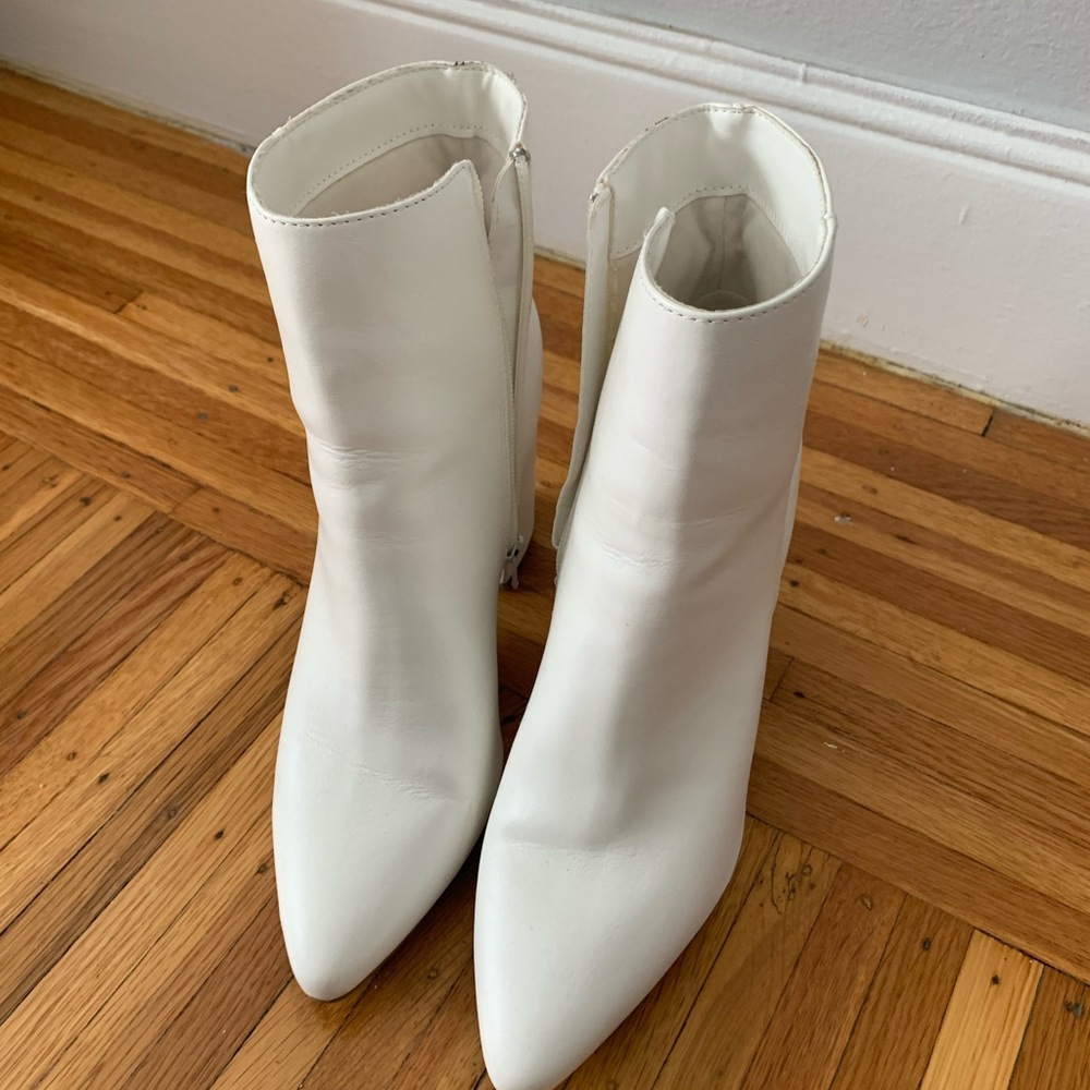 Sugar booties. Size 7. White